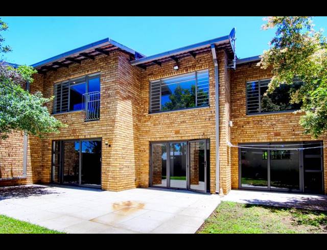 4 BEDROOM TOWNHOUSE FOR SALE IN VICTORY PARK